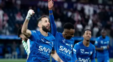 تطورات إصابة كريم بنزيما مع الهلال.. هل يلحق بمواجهة نيوم المصيرية؟